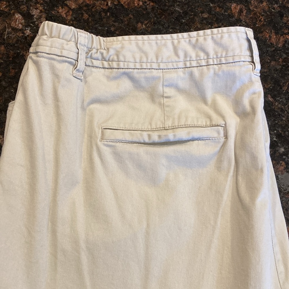 CJBanks khaki capris, size 20W - Picture 4 of 5